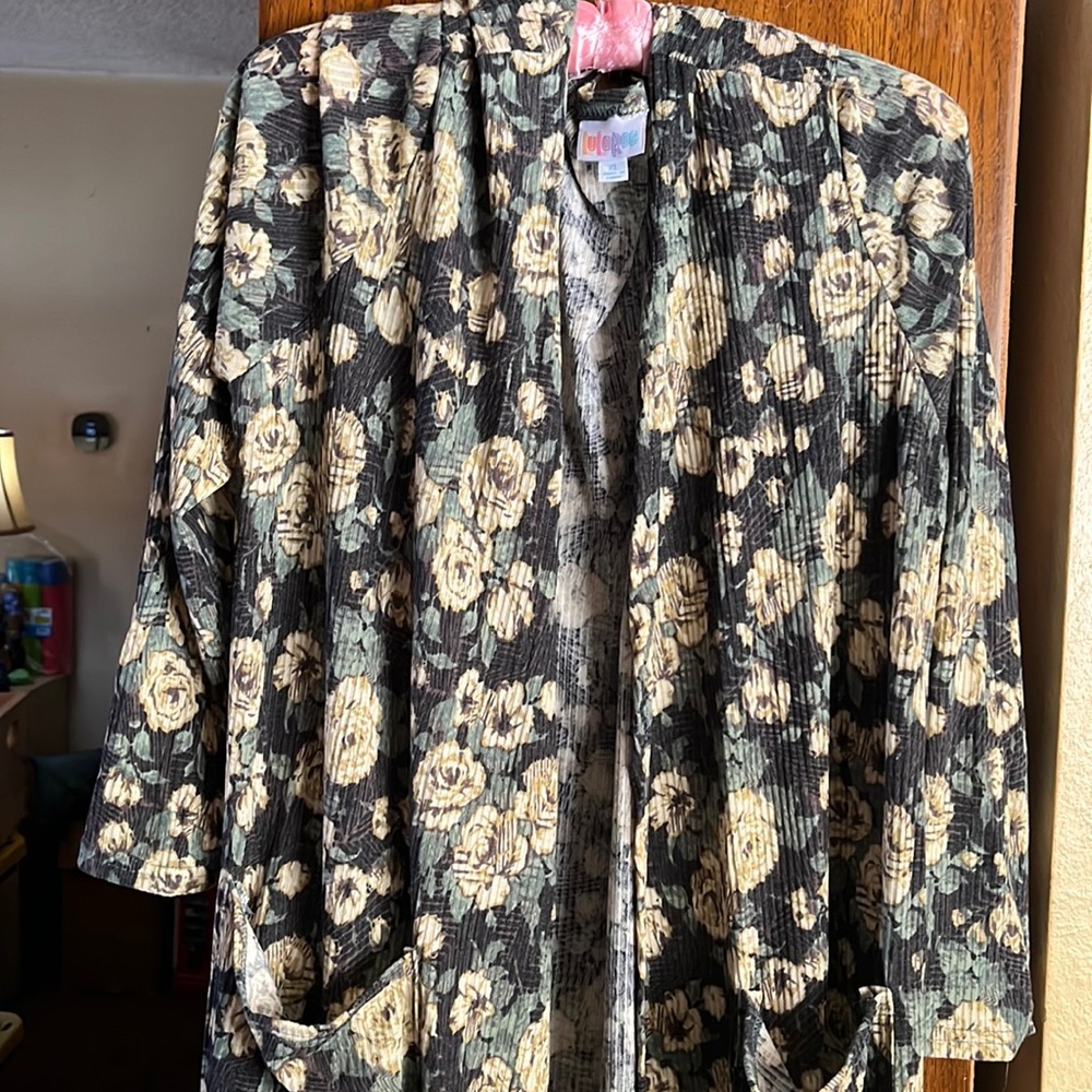 XL Lularoe long with pockets